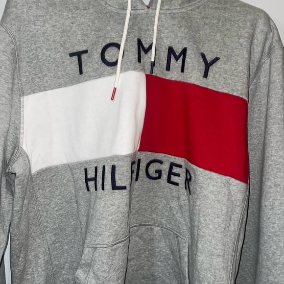 New with tags Tommy Hilfiger hoodie - Picture 2 of 5